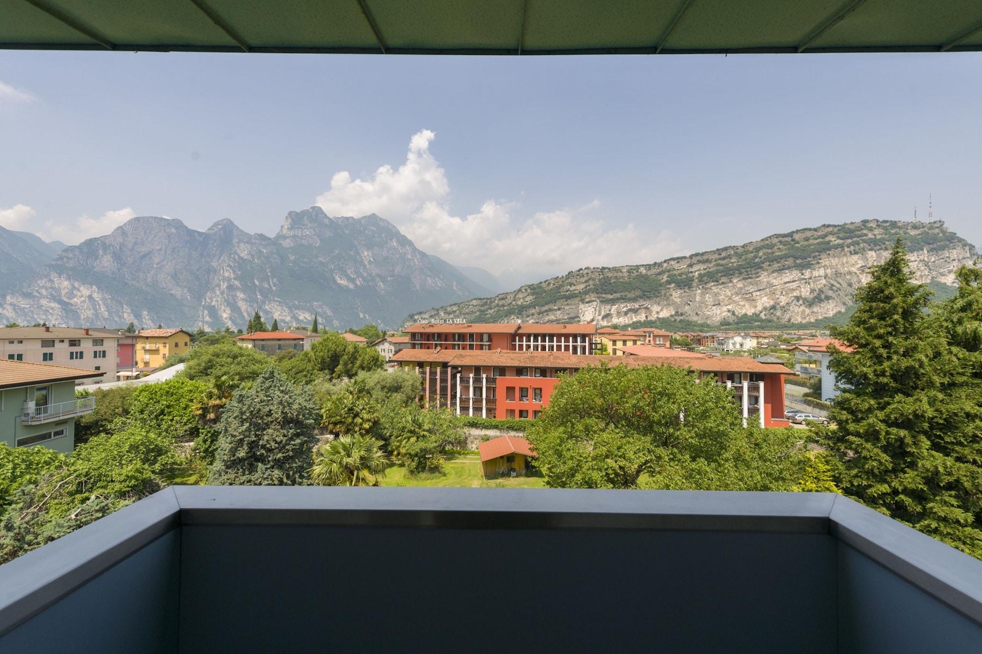 Caravel Bike Hotel Torbole Sul Garda Habitación foto